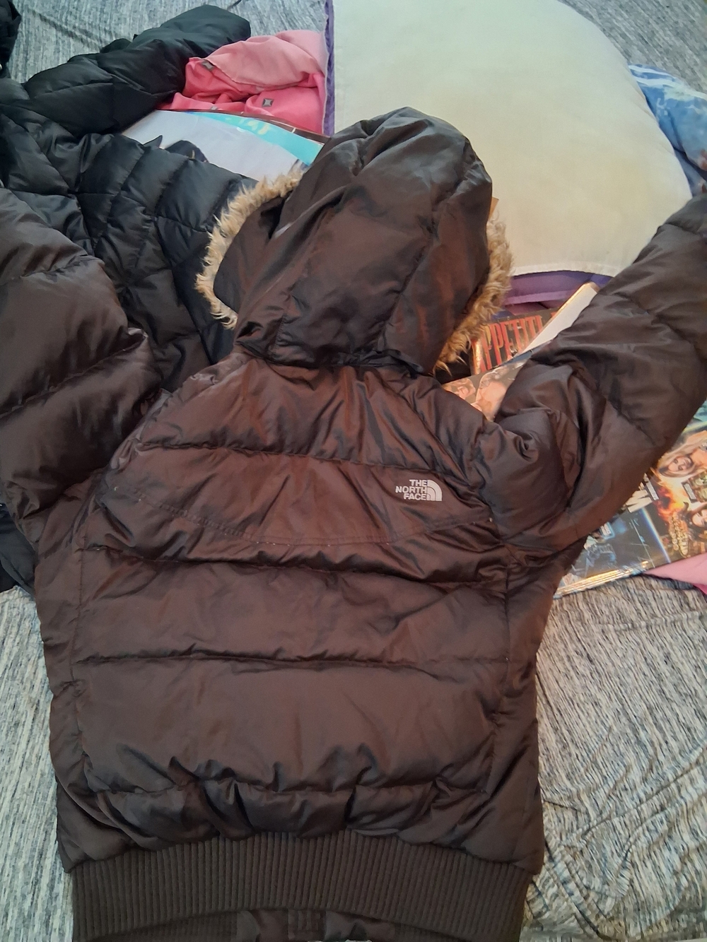 The North Face Women's Black Fur-Trim Hooded Puffer Jacket - Picture 2 of 2